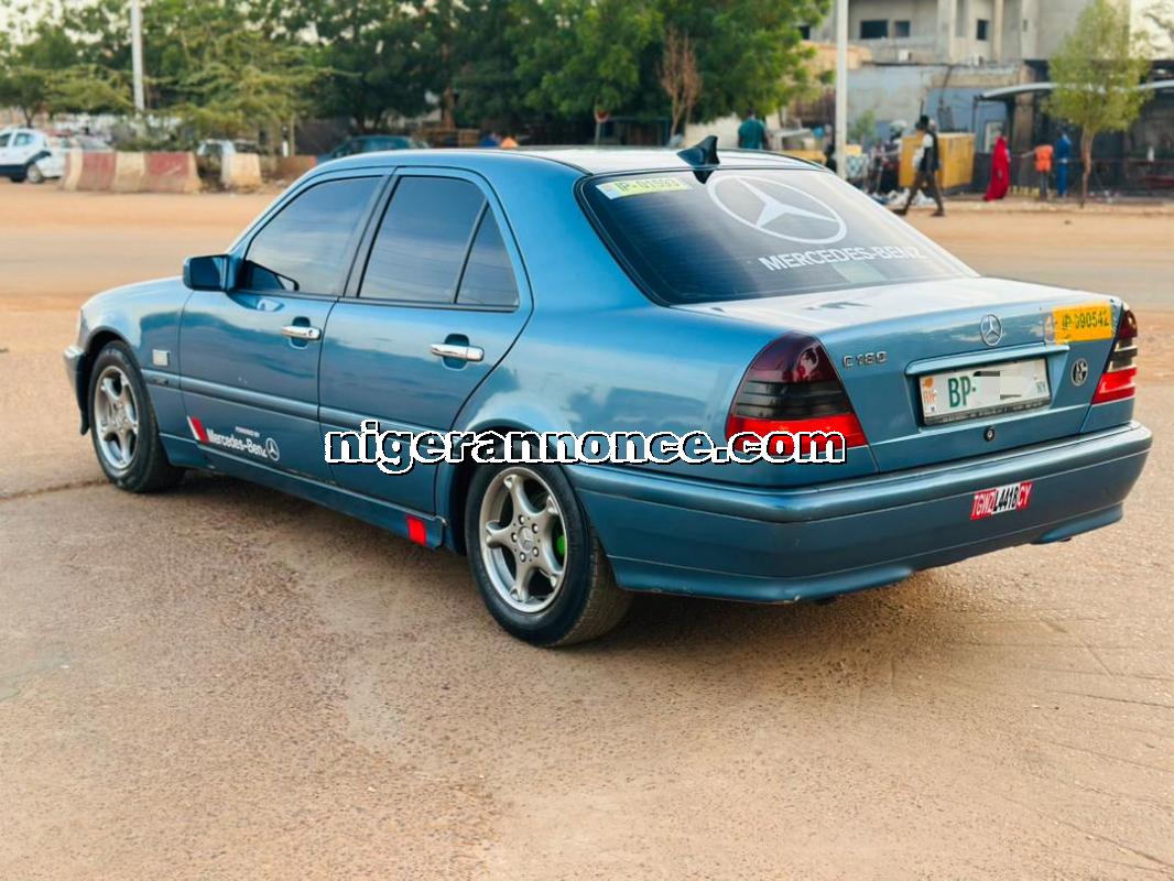 Exceptionnel - Mercedes C180 2000 - moteur puissant et économique - propre et aucun défaut - Niamey