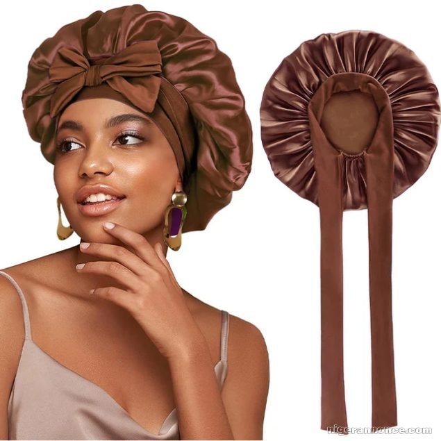 Bonnet en satin de soie