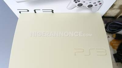 Console PS3 avec ses trois manettes très bon état, si vous êtes intéressé appeler +22787518749
