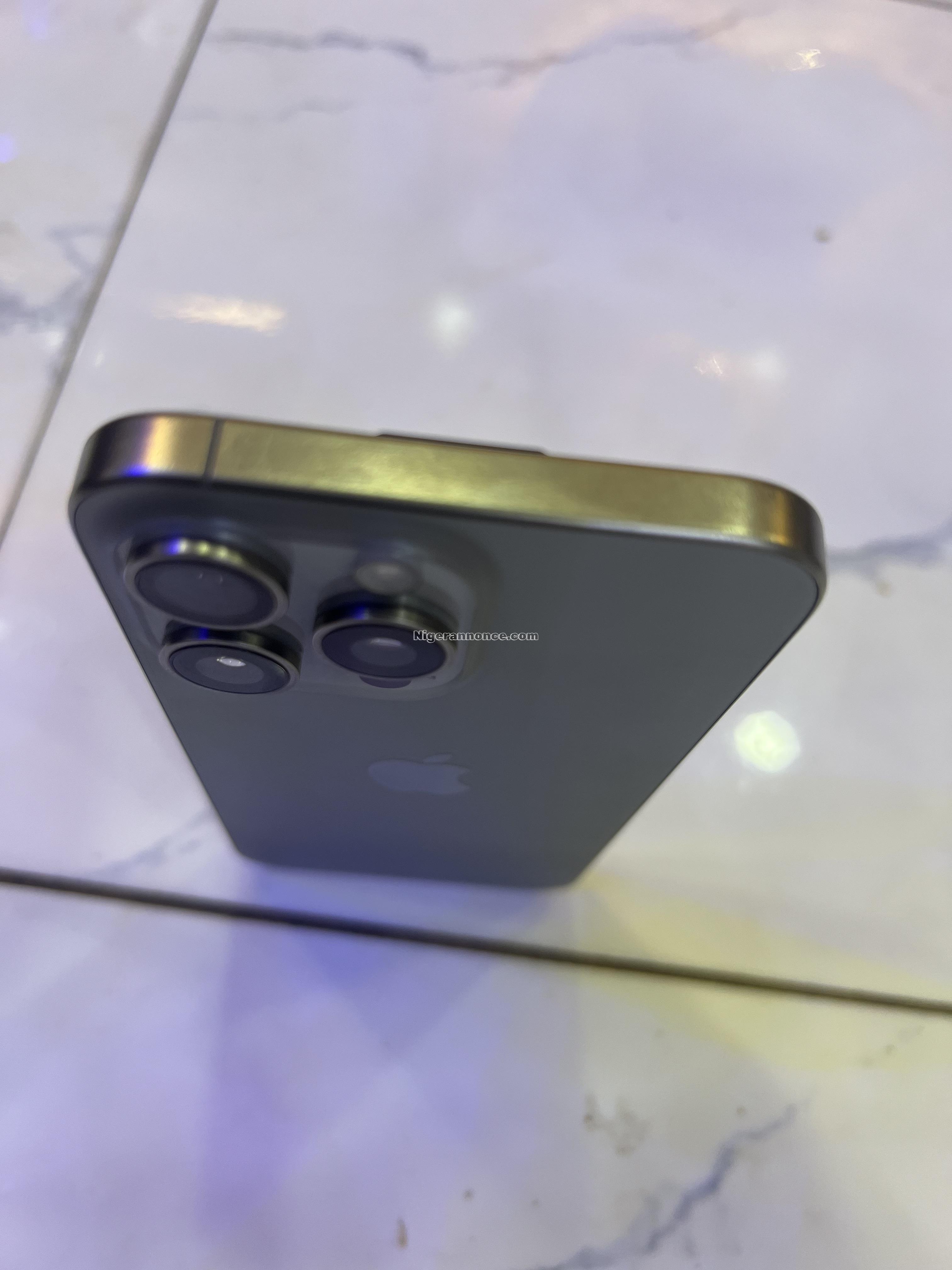 15 pro Max 256g , batterie 100% - Niamey