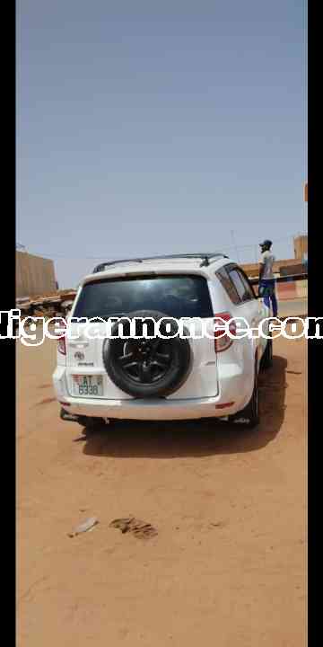 rav4 à vendre bien propre et climatiser | Niger annonce