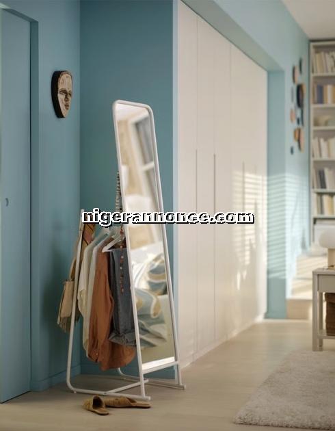 Mirroir sur pied très praticable | Niger annonce